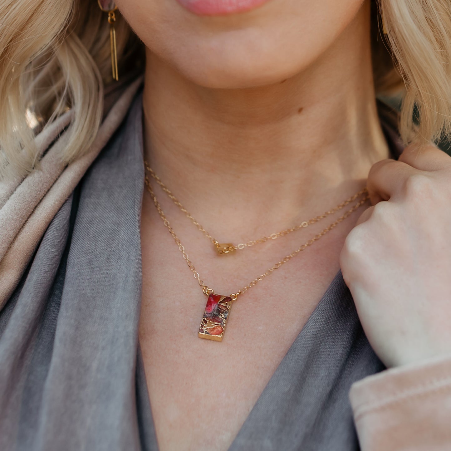 Vertical Bar Necklace in Gold – Burgundy Mojave