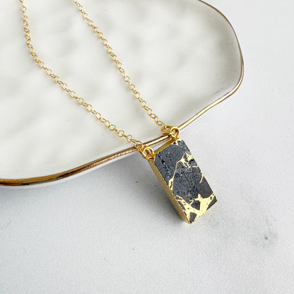 Vertical Bar Necklace in Gold – Black Mojave