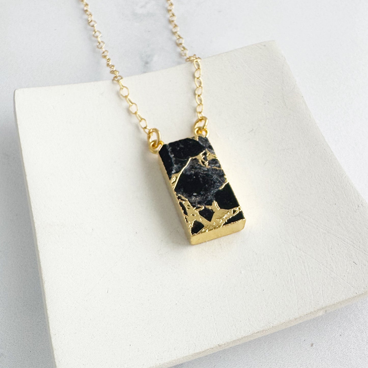 Vertical Bar Necklace in Gold – Black Mojave