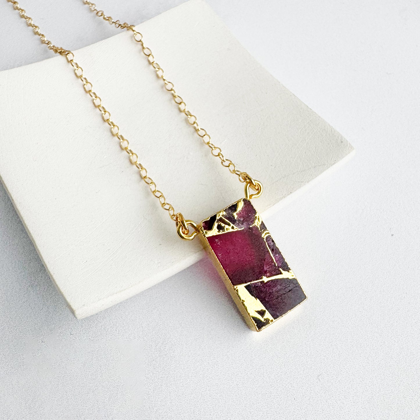 Vertical Bar Necklace in Gold – Burgundy Mojave