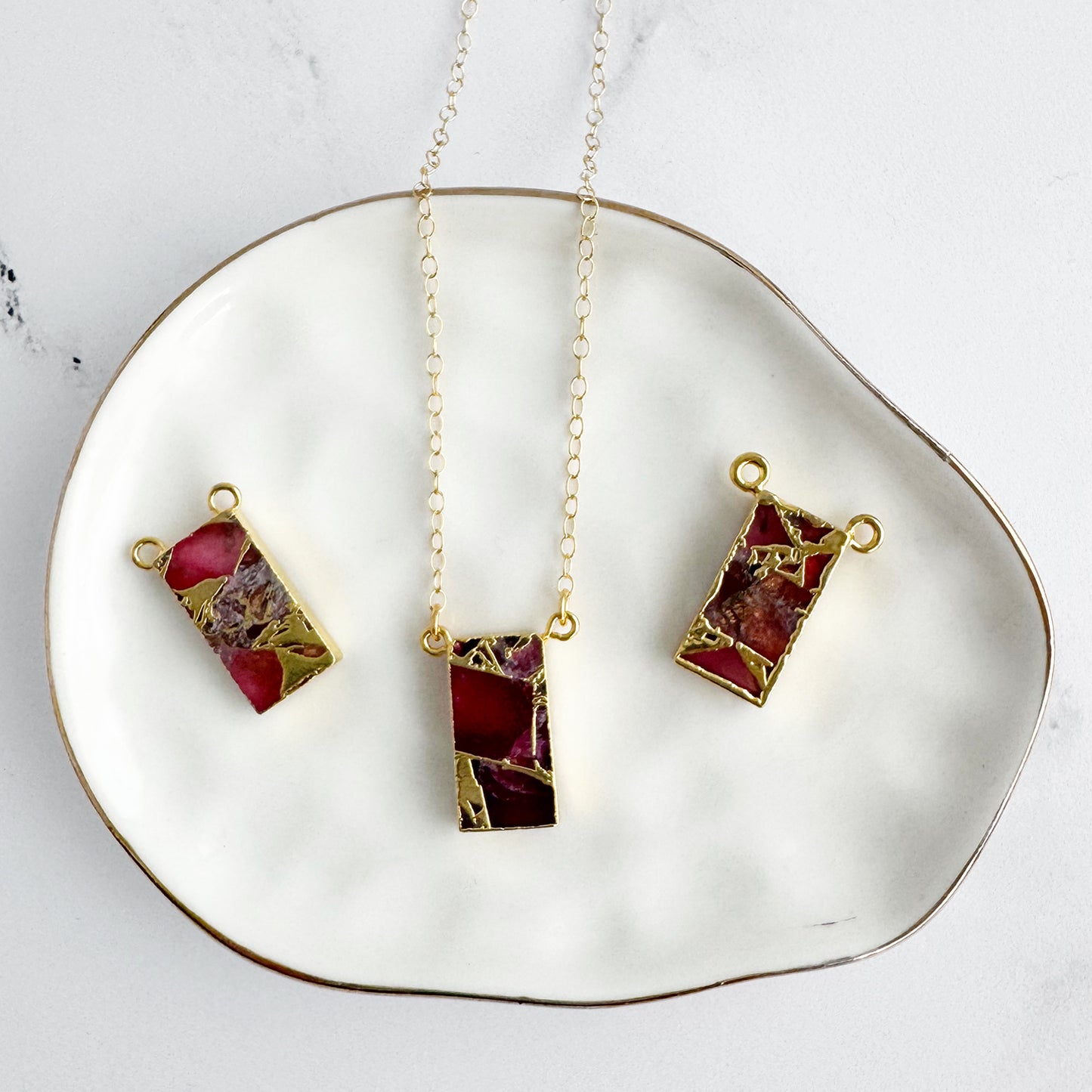 Vertical Bar Necklace in Gold – Burgundy Mojave